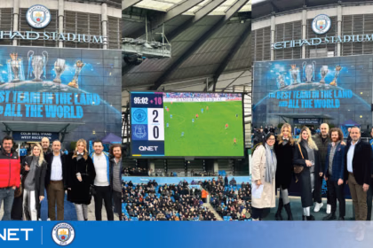 Gazeteciler ve spor yorumcularının katılımıyla Manchester City – Everton maçını izleyen grup, Ethiad Stadyumu’nda coşkuyla futbol keyfi yaşıyor