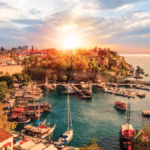 Ramazan Bayramı’nda Antalya, Bodrum ve Marmaris’in bahar mevsiminde sakin sahilleri, tarihi mekanları ve QVI Breaks otelleriyle konforlu tatil deneyimi.