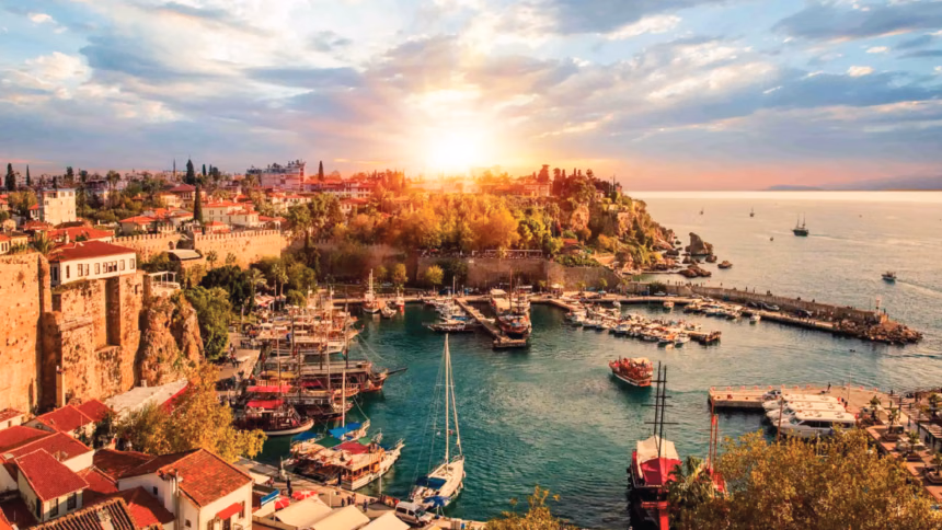Ramazan Bayramı’nda Antalya, Bodrum ve Marmaris’in bahar mevsiminde sakin sahilleri, tarihi mekanları ve QVI Breaks otelleriyle konforlu tatil deneyimi.