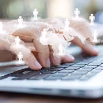 Network marketingte başarısızlık nedenlerini simgeleyen, düşünen ve çözüm arayan iş insanları