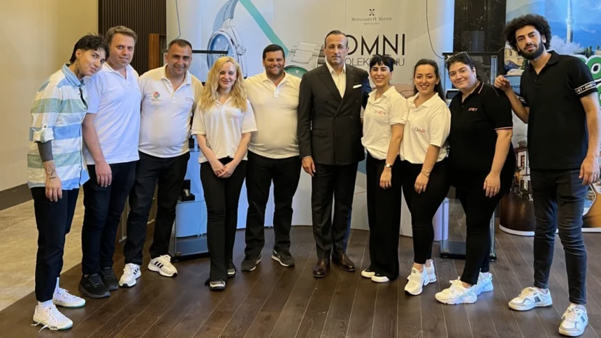 cem bey z kuşağı ekip üyeleriyle birlikte