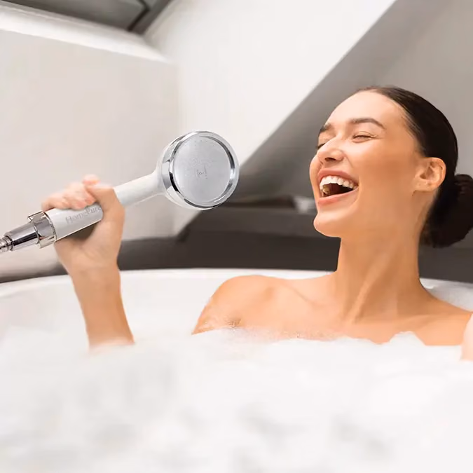 Hp Rayn Lady Singing In Bathtub 1